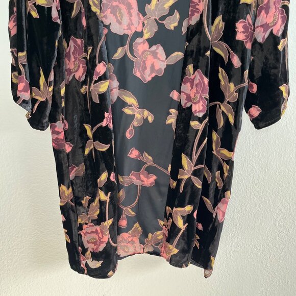 FOREVER 21 Black Velvet Burnout Floral Rose Romantic Kimono Cardigan Size S NWT - Picture 4 of 8